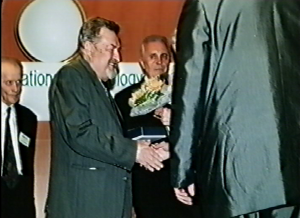 Zbyněk Bureš - Kongres EAWOP Praha 2001 Ocenenie za celoživotné zásluhy o rozvoj psychológie práce 