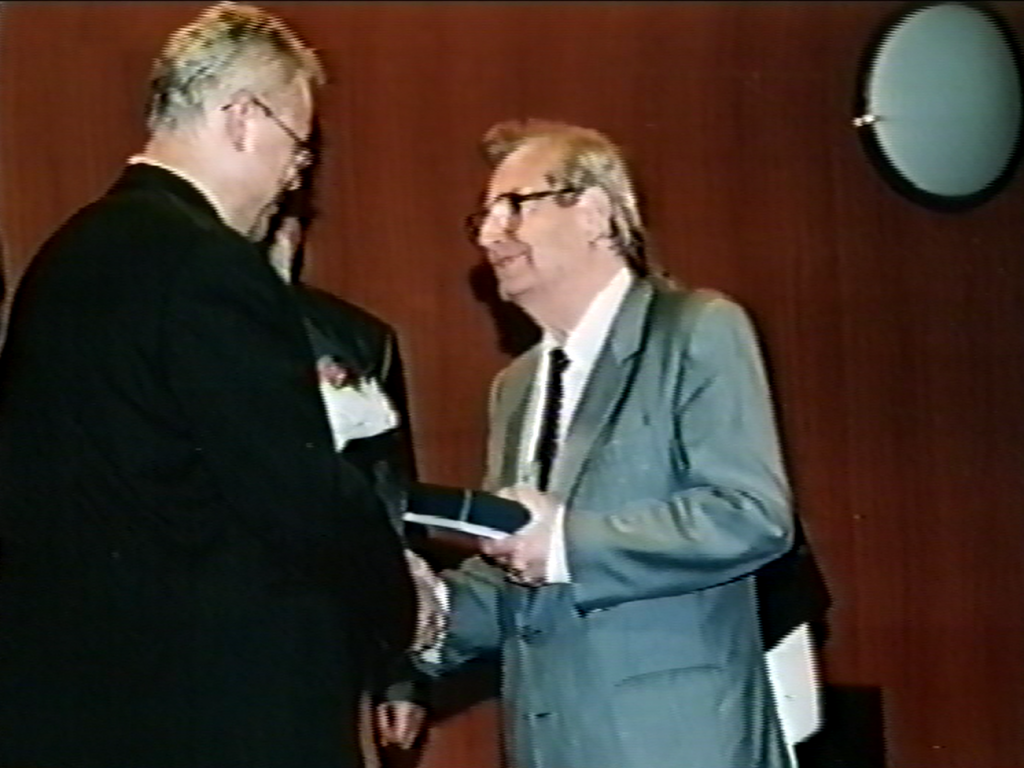 Kongres EAWOP Praha 2001 Ocenenie za celoživotné zásluhy o rozvoj psychológie práce Damián Kováč